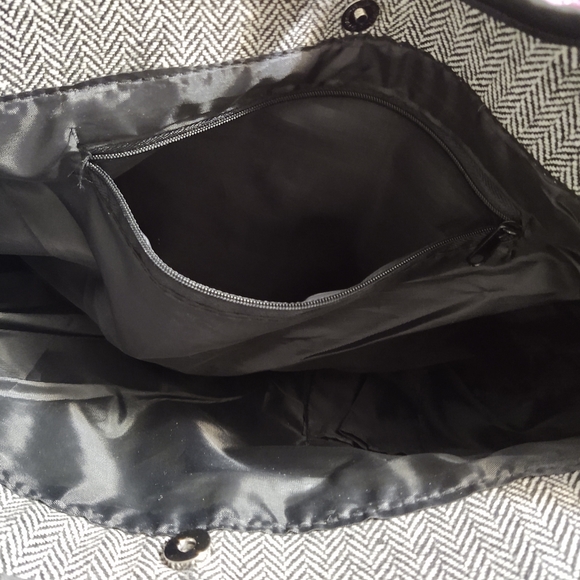 NWT - 2 pc. bag and wallet. Large. - Picture 5 of 7